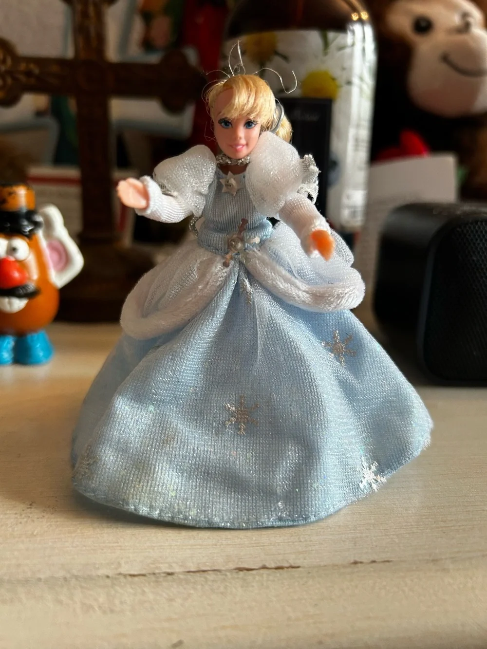 1998 Mattel Disney Classics Cinderella Petite Holiday Princess ornament